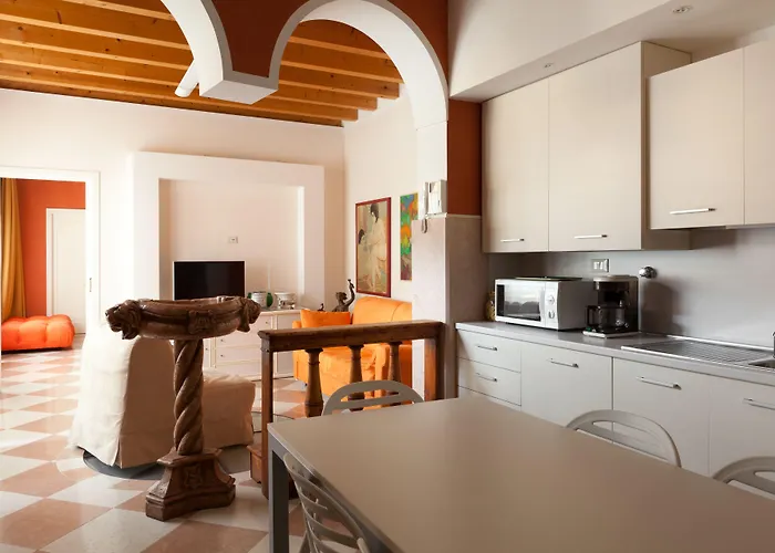 Barchi - & Apartmanhotel San Felice del Benaco